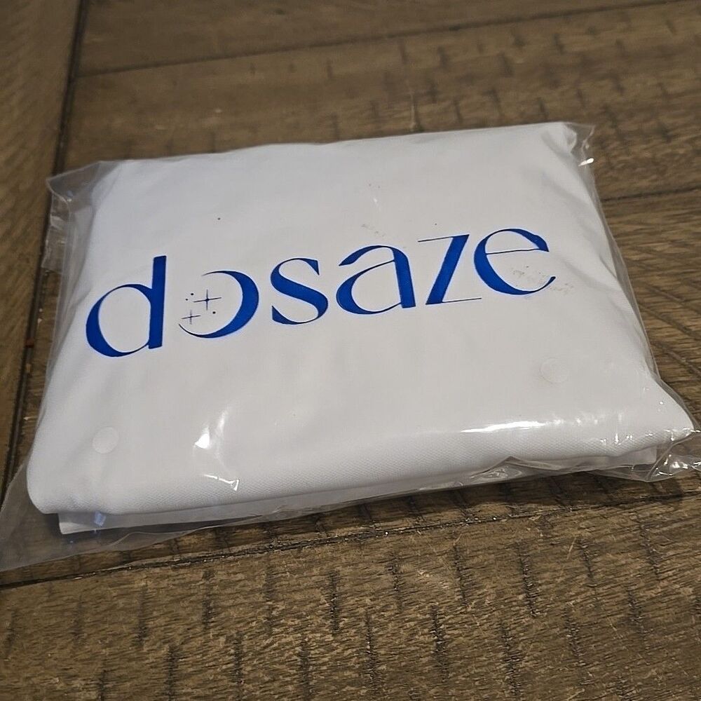 Dosaze cooling pillow protector - Standars queen, brand new